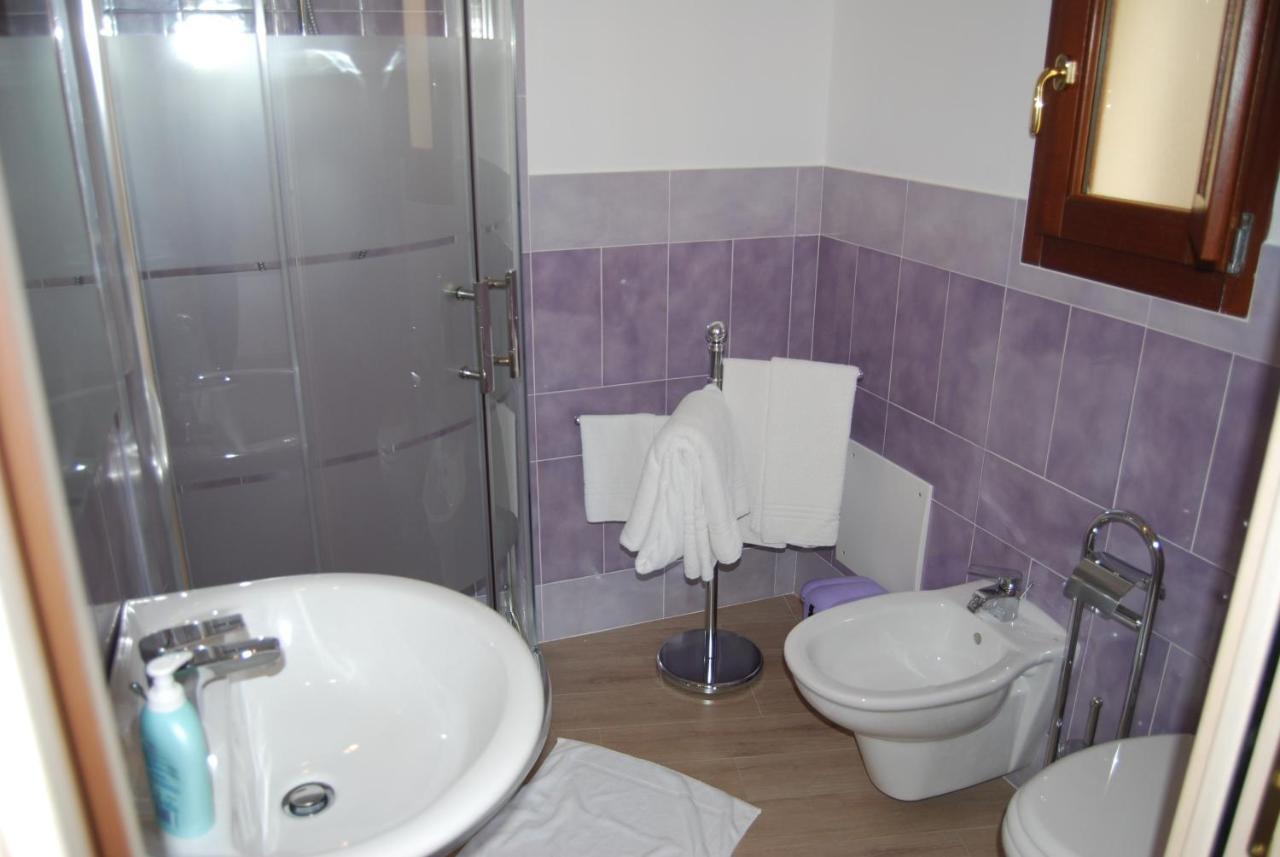 B&B Colti Di Rosa Castelsardo Værelse billede